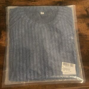 $10 2/$15 New long sleeves ribbed top with stretch